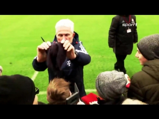 heynckes gave a cap to a young fan