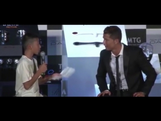 cristiano ronaldo stands up for a japanese fan