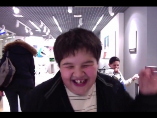 dude in the apple store [480p] (1)